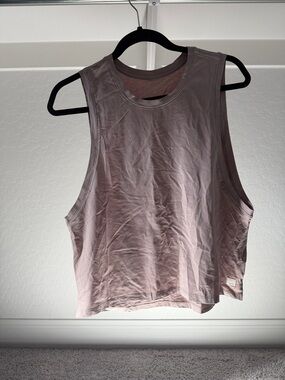 Vuori Women's Sleeveless Tank Top in Dusty Mauve